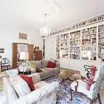 Veeve - Antique Charm By Arc De Triomphe