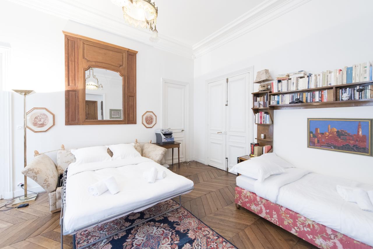 Veeve - Antique Charm By Arc De Triomphe Apartment Paris